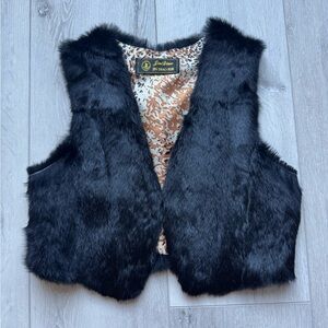 Black Faux Fur Vest. Size XS
Brand: Jin Diao Fur